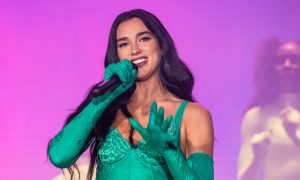 Dua Lipa Carta Natal